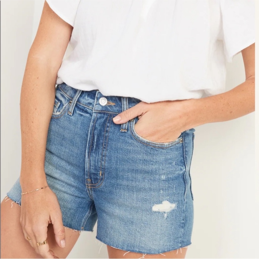 OLD NAVY HIGH RISE OG STRAIGHT SECRET SMOOTH POCKETS SHORTS